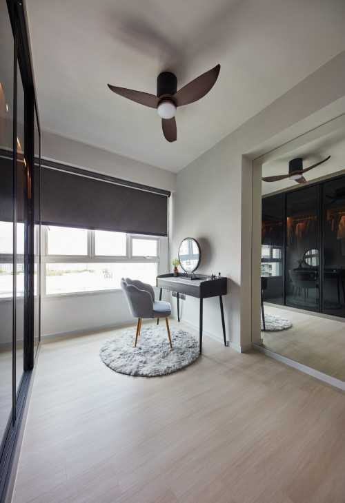 Scandinavian Walk-in Wardrobe at Edgedale Plains