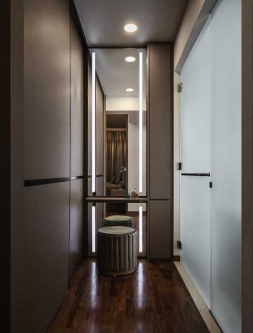 Modern Walk-in Wardrobe at 21 Fernvale Close