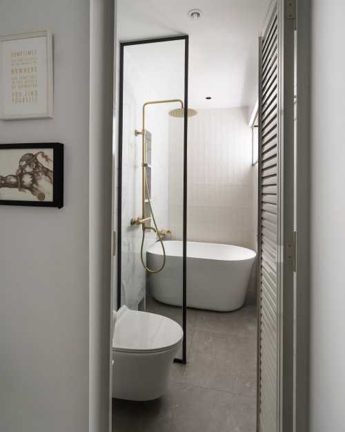 Modern Bathroom at Yishun Avenue 4