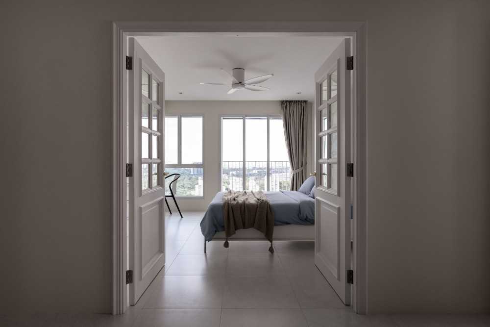 Modern Bedroom with Bay Window and Wardrobe