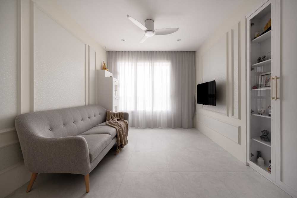 Modern Living Room with Sofa and TV