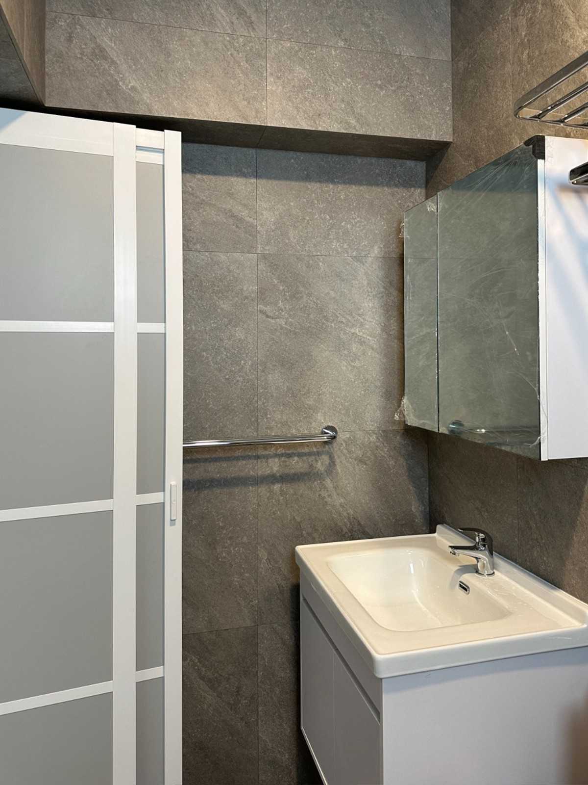 Scandinavian Bathroom with Mirror and Bathroom Storage