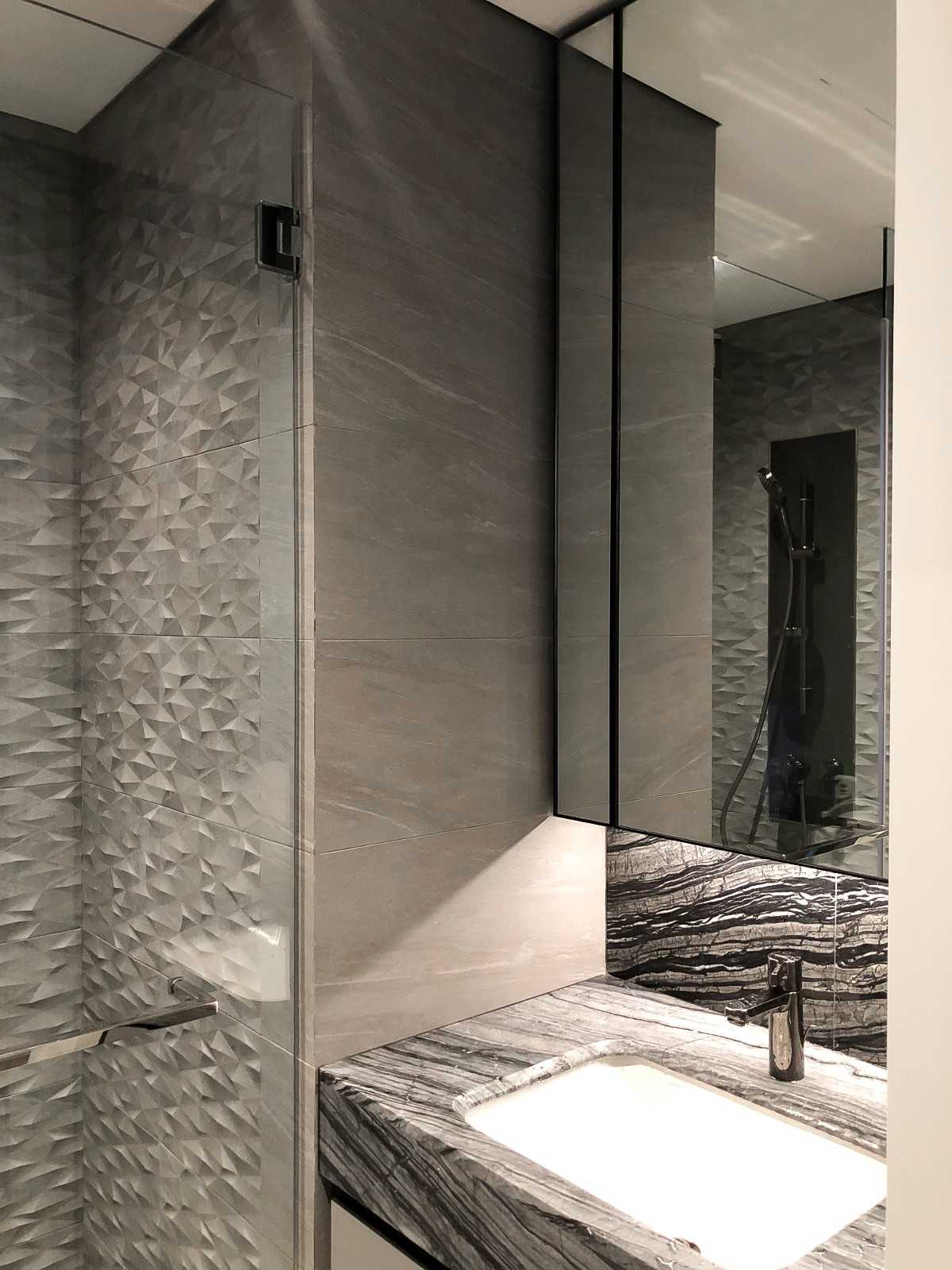 Scandinavian Bathroom with Mirror and Bathroom Storage