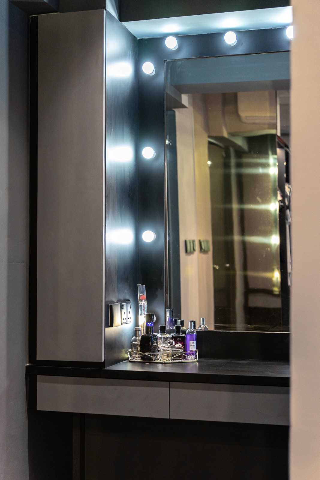 Industrial Walk-in Wardrobe with Vanity Counter and Small Storage