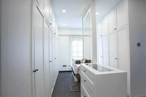 Scandinavian Walk-in Wardrobe at Chiltern Park Condominium