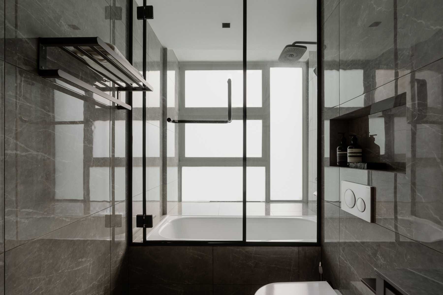 Modern Bathroom with Bathtub and Tiles