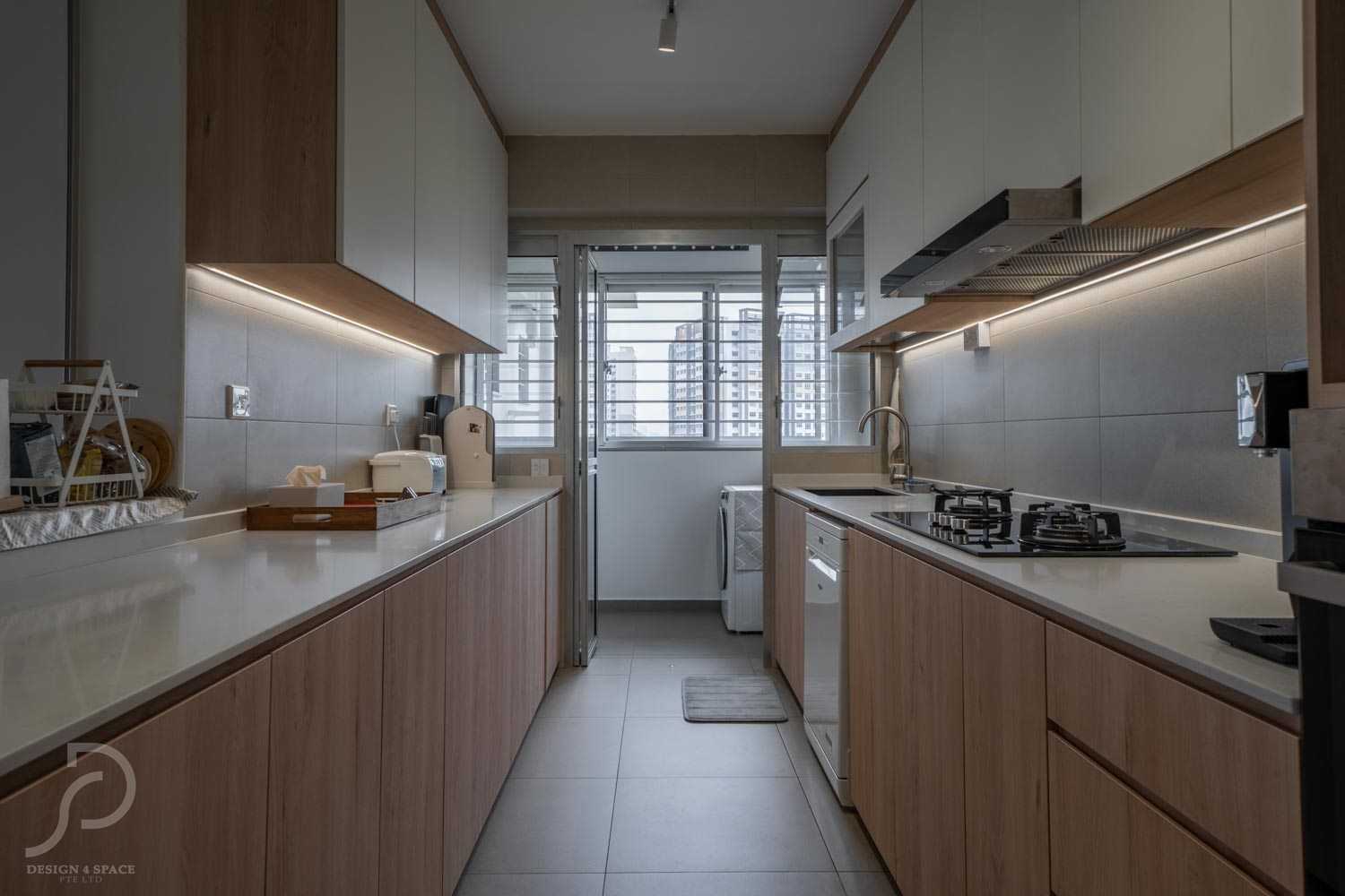 Scandinavian Kitchen with Vinyl Flooring and Homogeneous Tiles