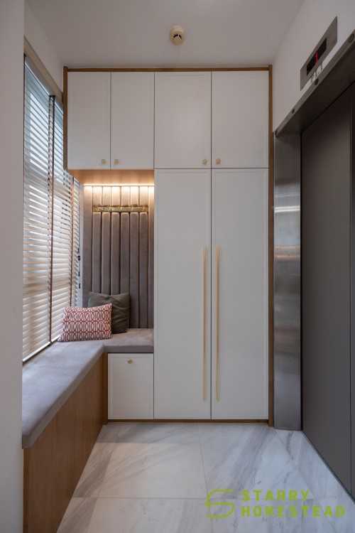Scandinavian Walk-in Wardrobe at 9 Keng Chin Rd