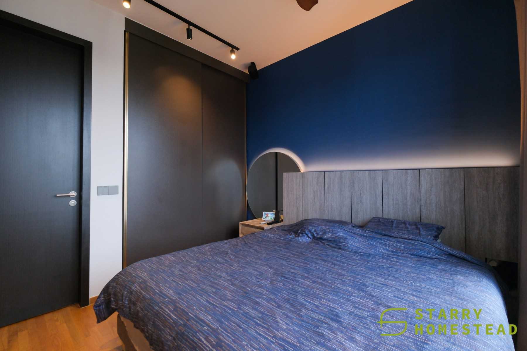 Modern Bedroom with Mirror and Lighting
