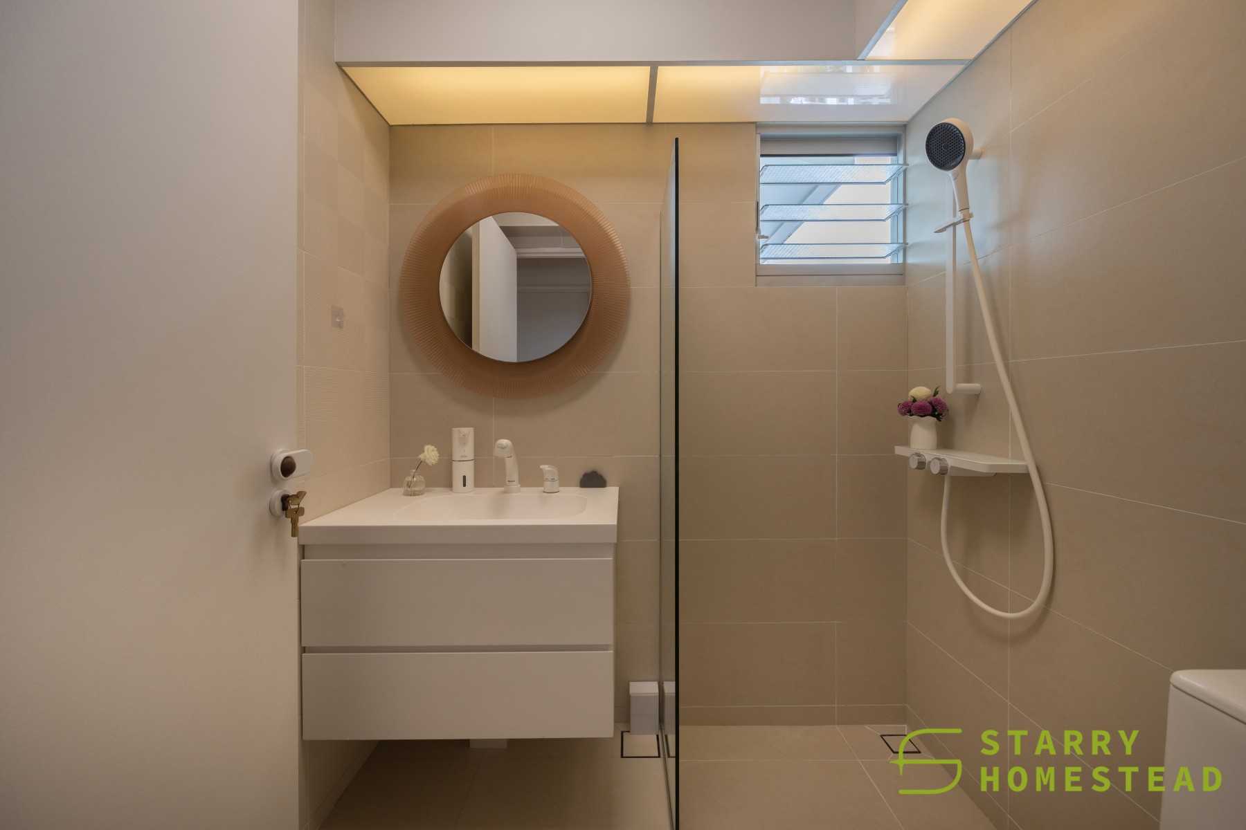 Minimalist Bathroom with Mirror and Flooring