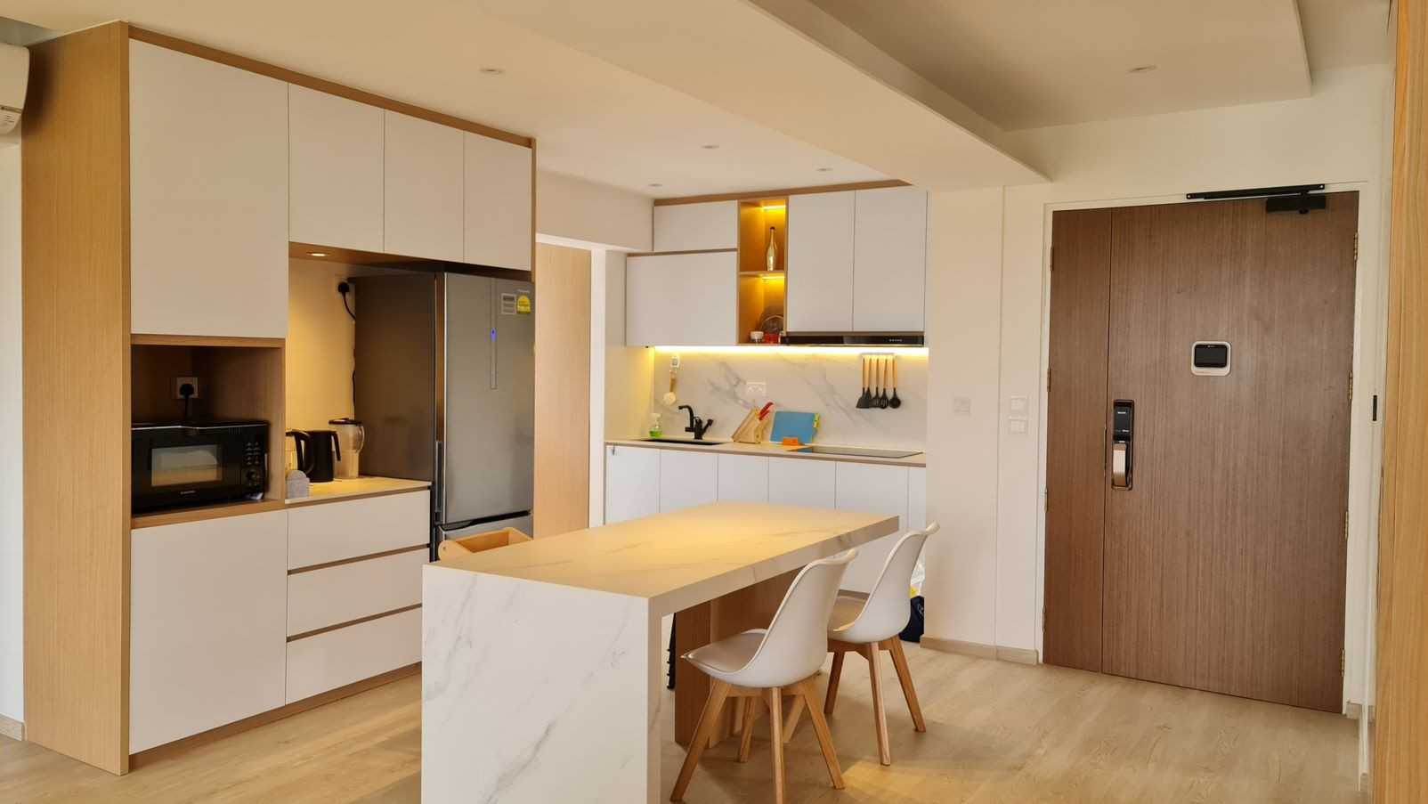 Modern Kitchen with Kitchen Island and Open Kitchen