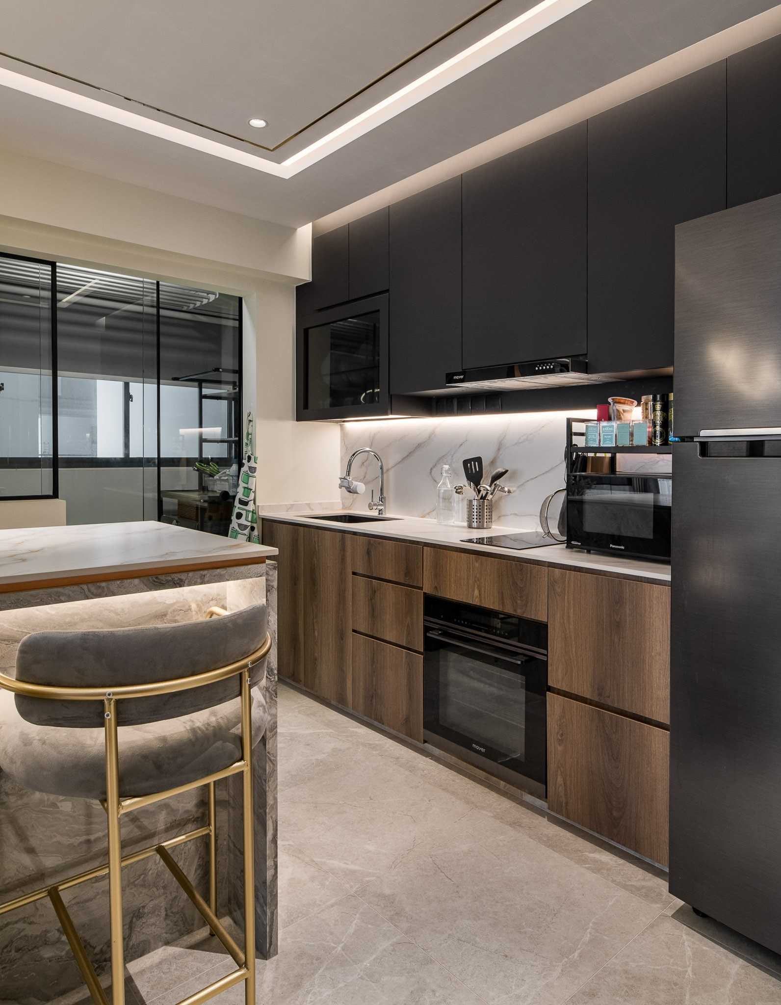 Contemporary Kitchen with Countertop and Kitchen Island