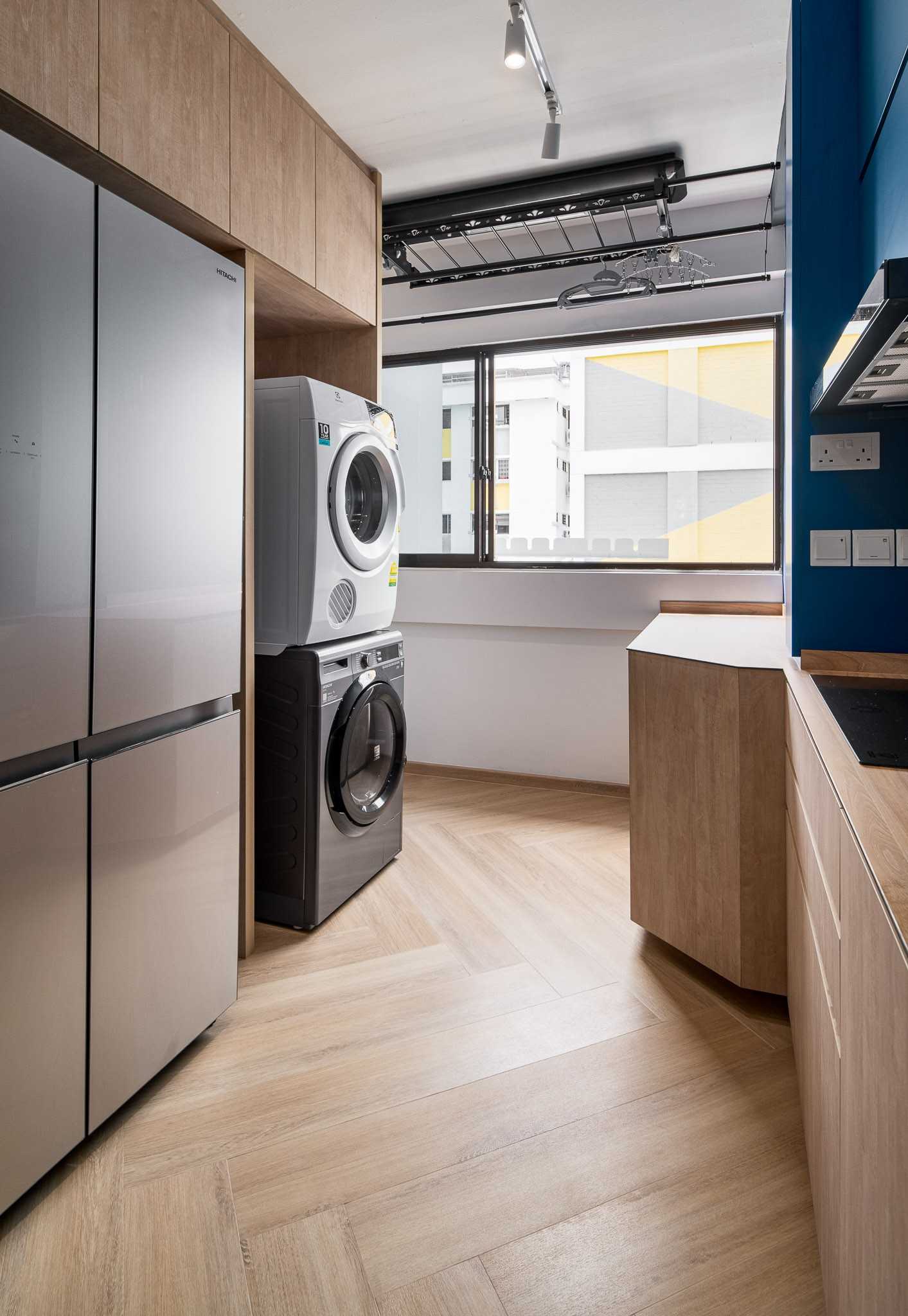 Eclectic Kitchen with Countertop and Vinyl Flooring