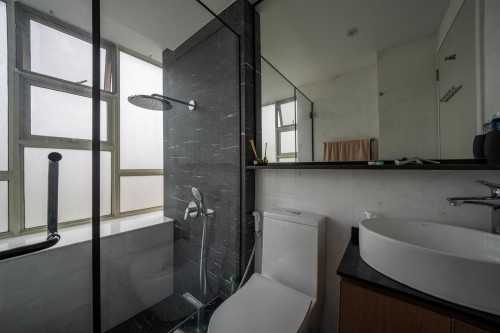 Modern Bathroom at Yio Chu Kang | Fontaine Parry