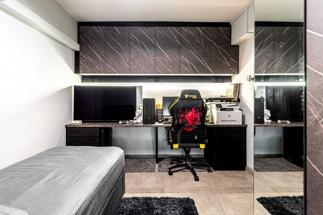 Contemporary Bedroom with Mirror and Wardrobe