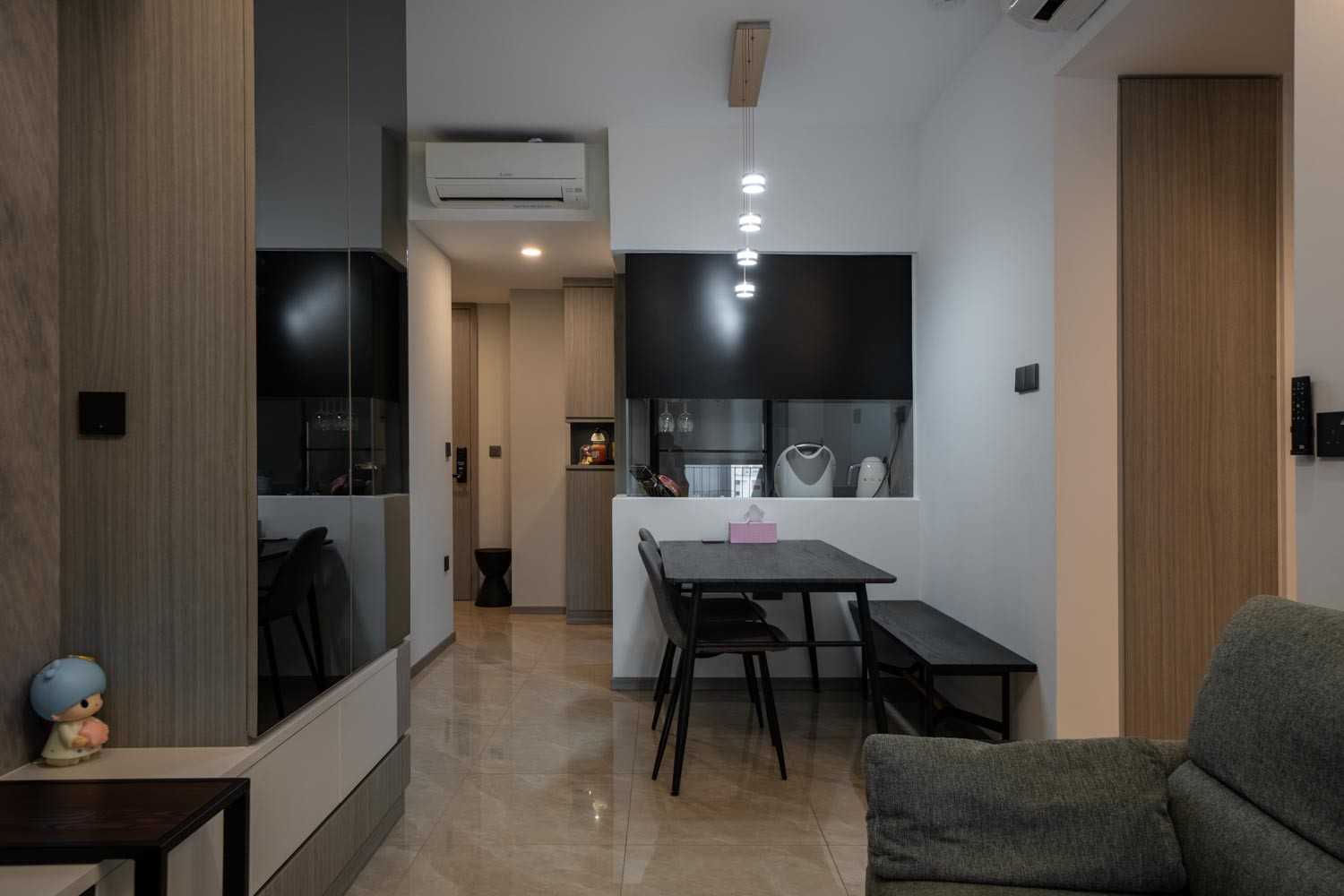 Contemporary Dining Room with Drop Ceiling and Dining Table