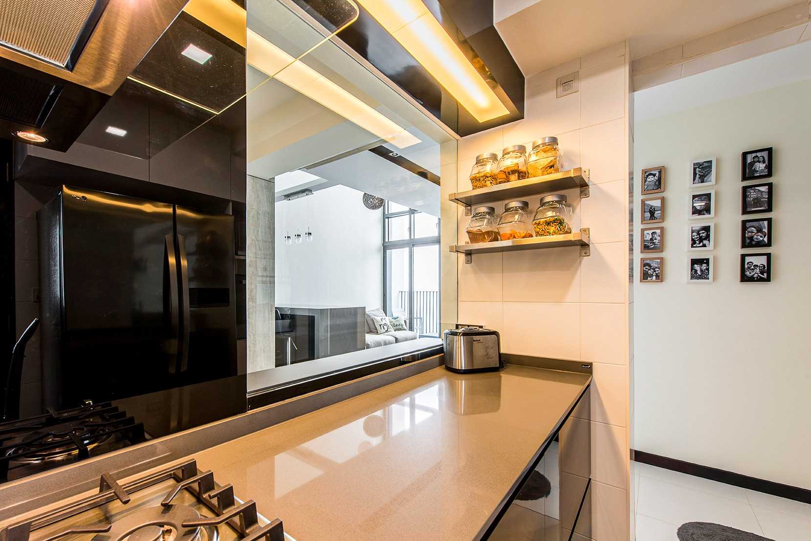Modern Kitchen with Countertop and Homogeneous Tiles