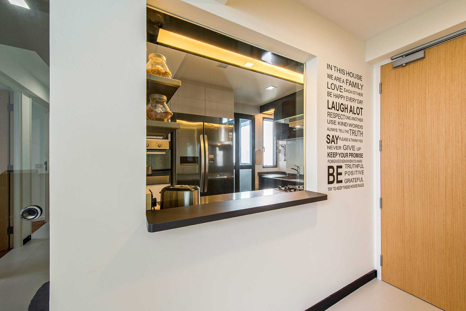 Modern Kitchen with Countertop and Homogeneous Tiles