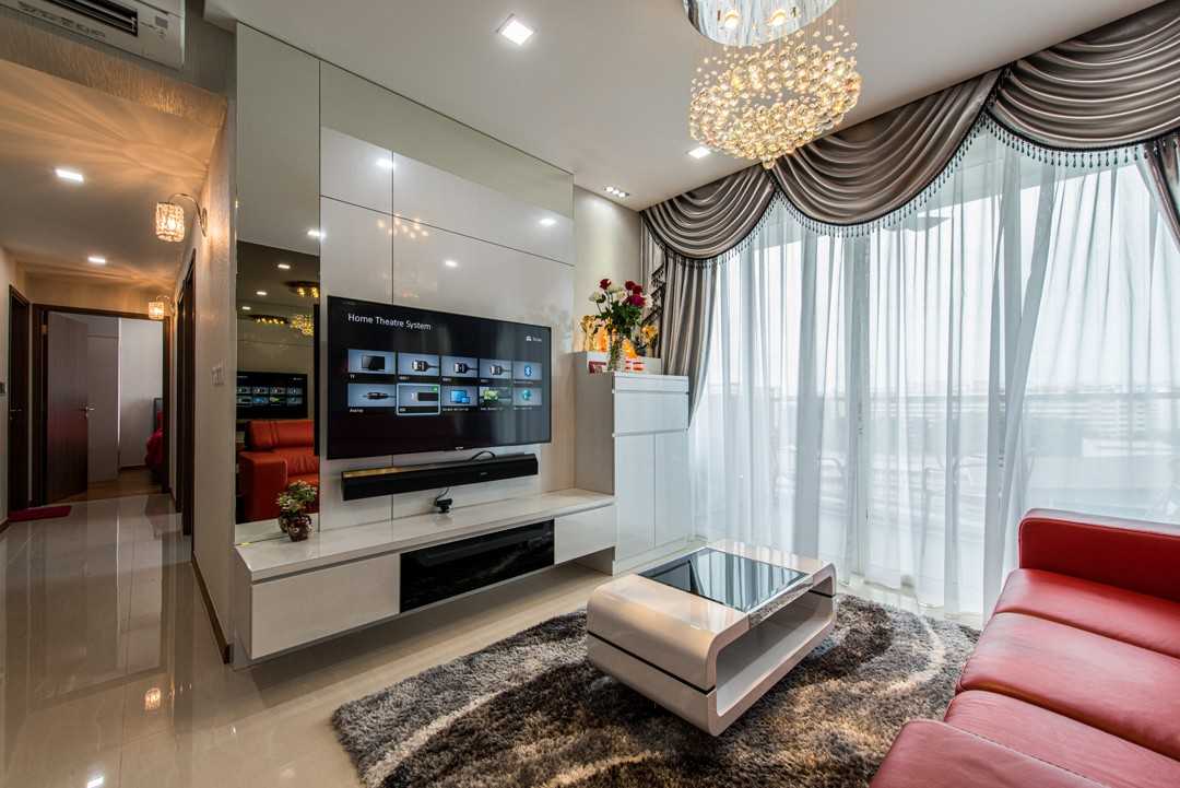 Modern Living Room with Feature Wall and Mirror
