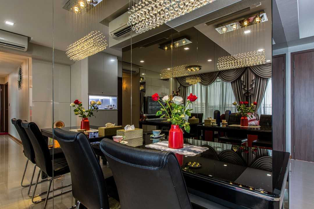 Modern Dining Room with Feature Wall and Mirror
