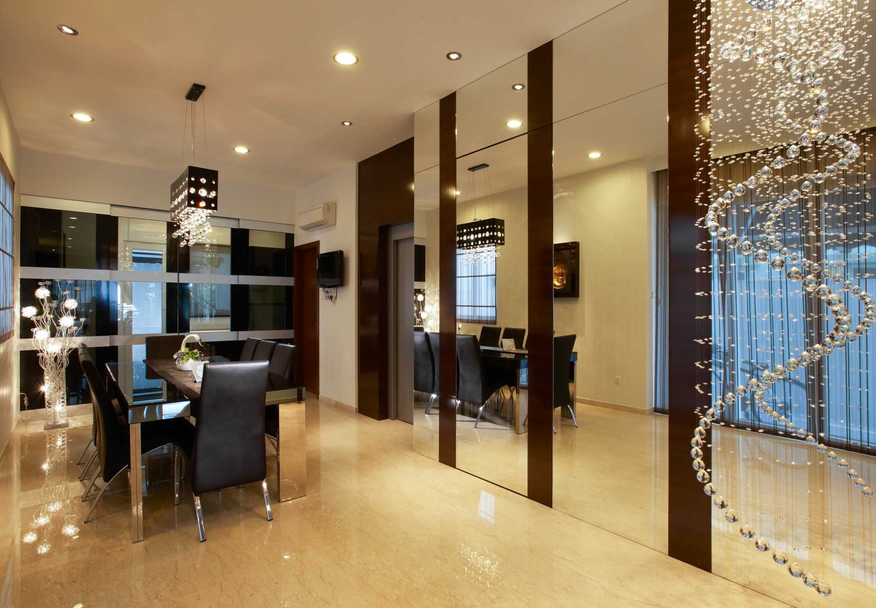 Contemporary Dining Room with Mirror and Downlights