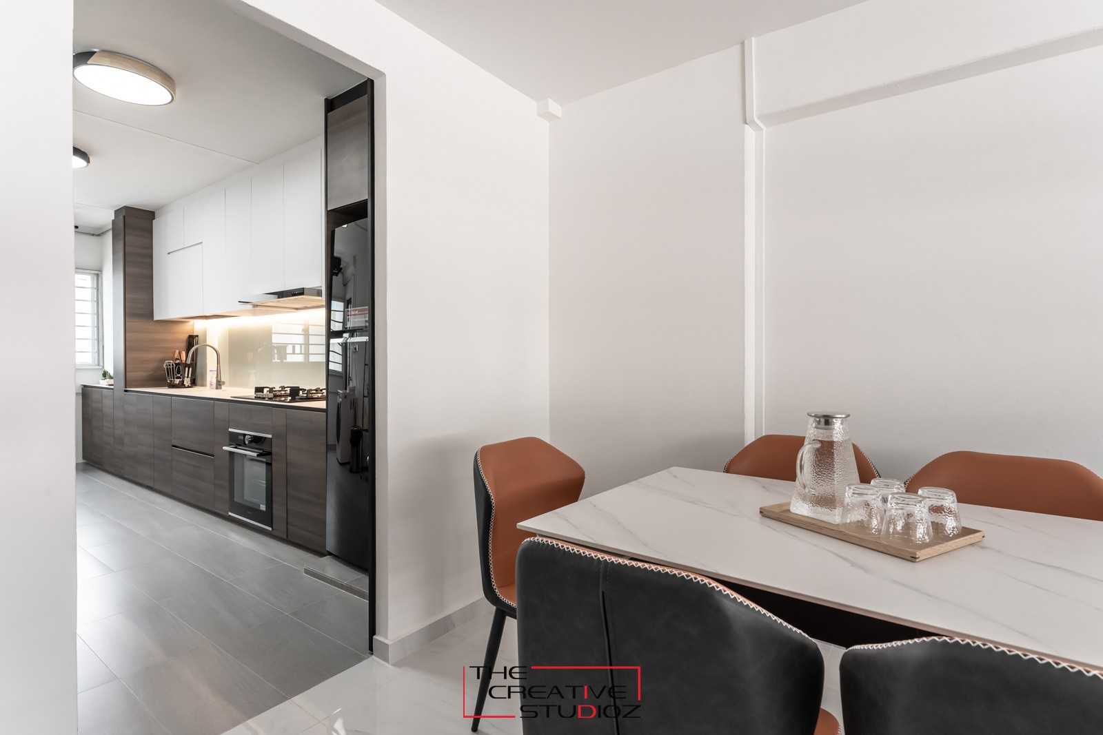 Modern Dining Room with Dining Table and Dining Chairs