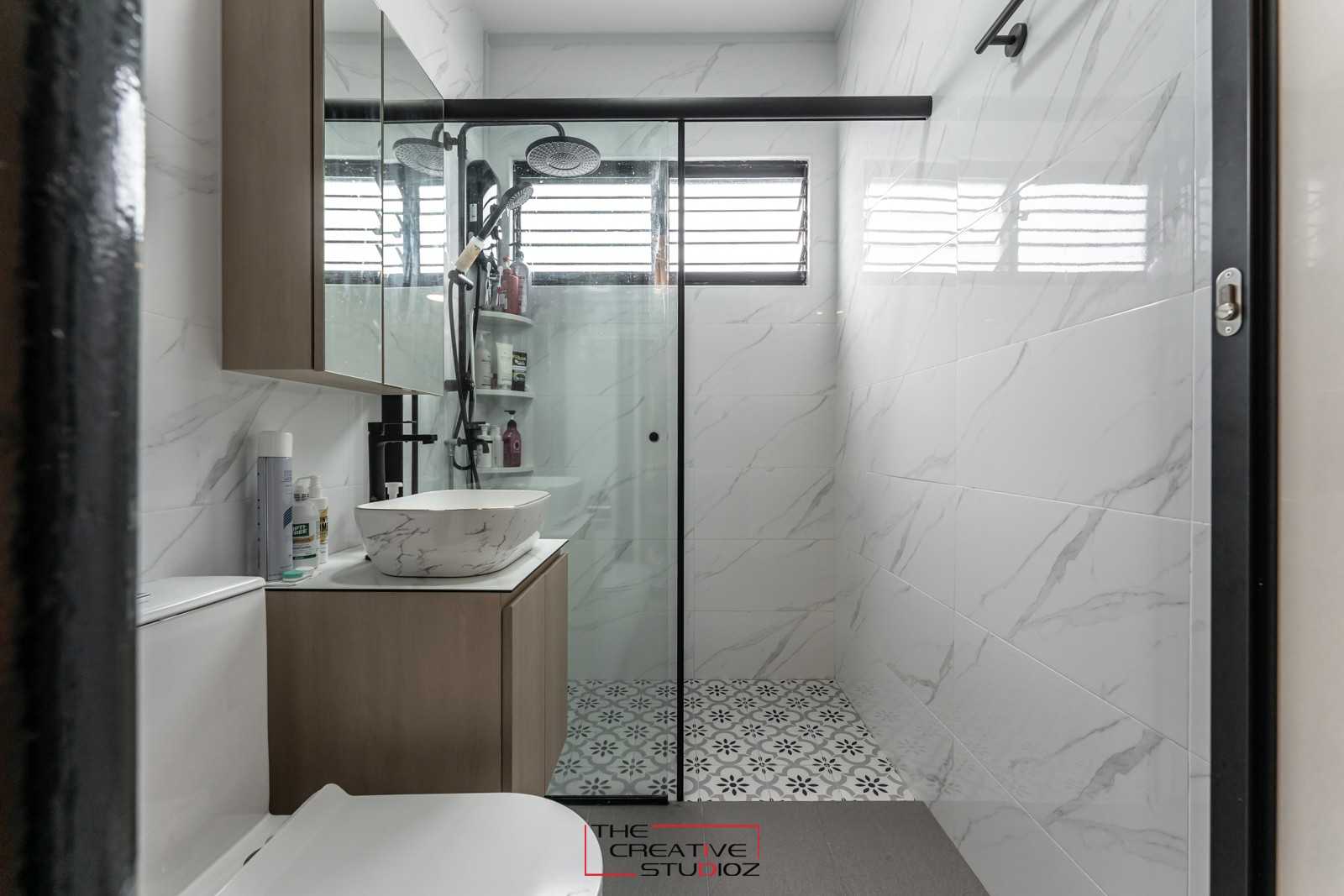 Modern Bathroom with Homogeneous Tiles and Mirror