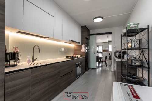Modern Kitchen at 284 Yishun Ave 6