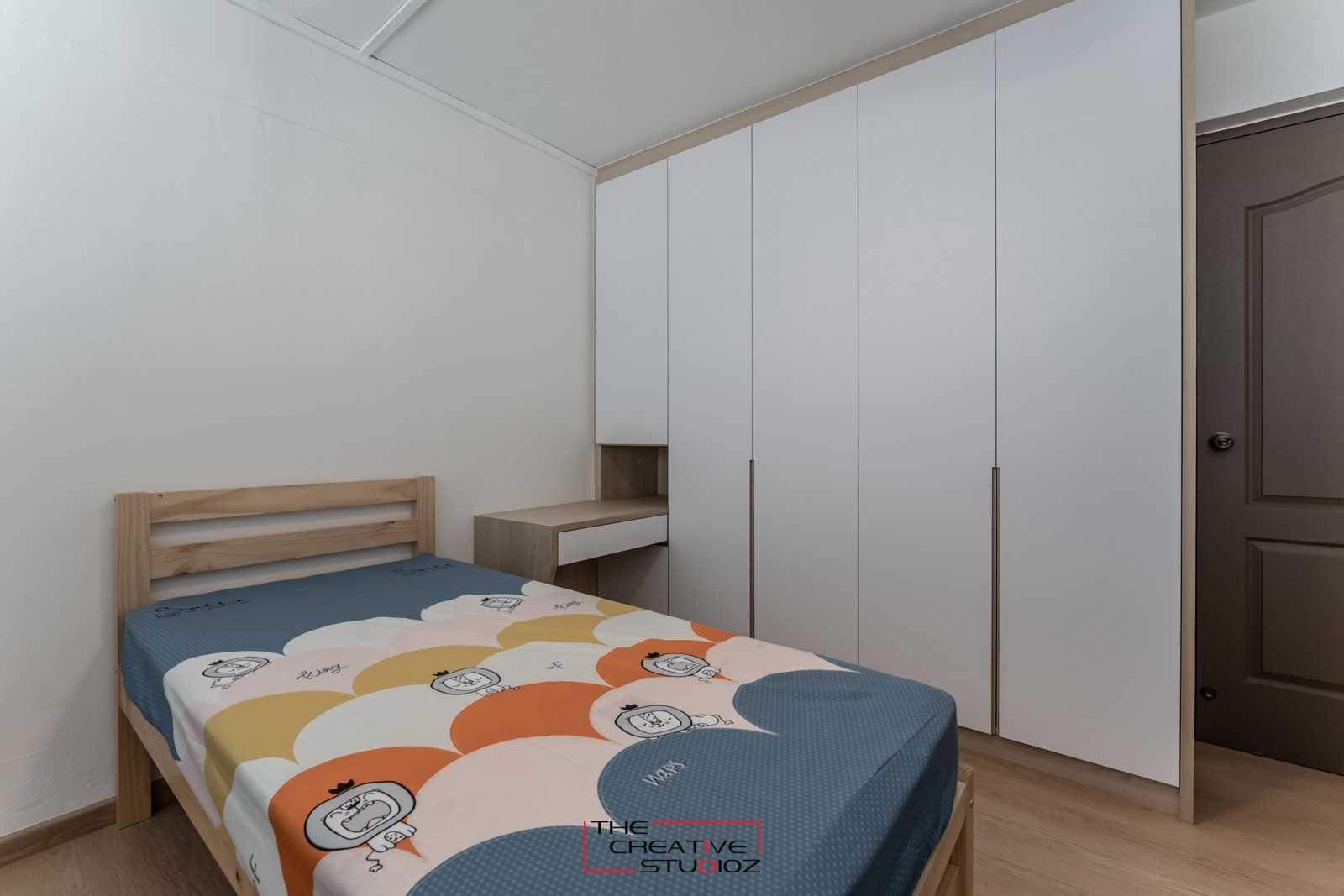 Scandinavian Bedroom with Vinyl Flooring and Wardrobe