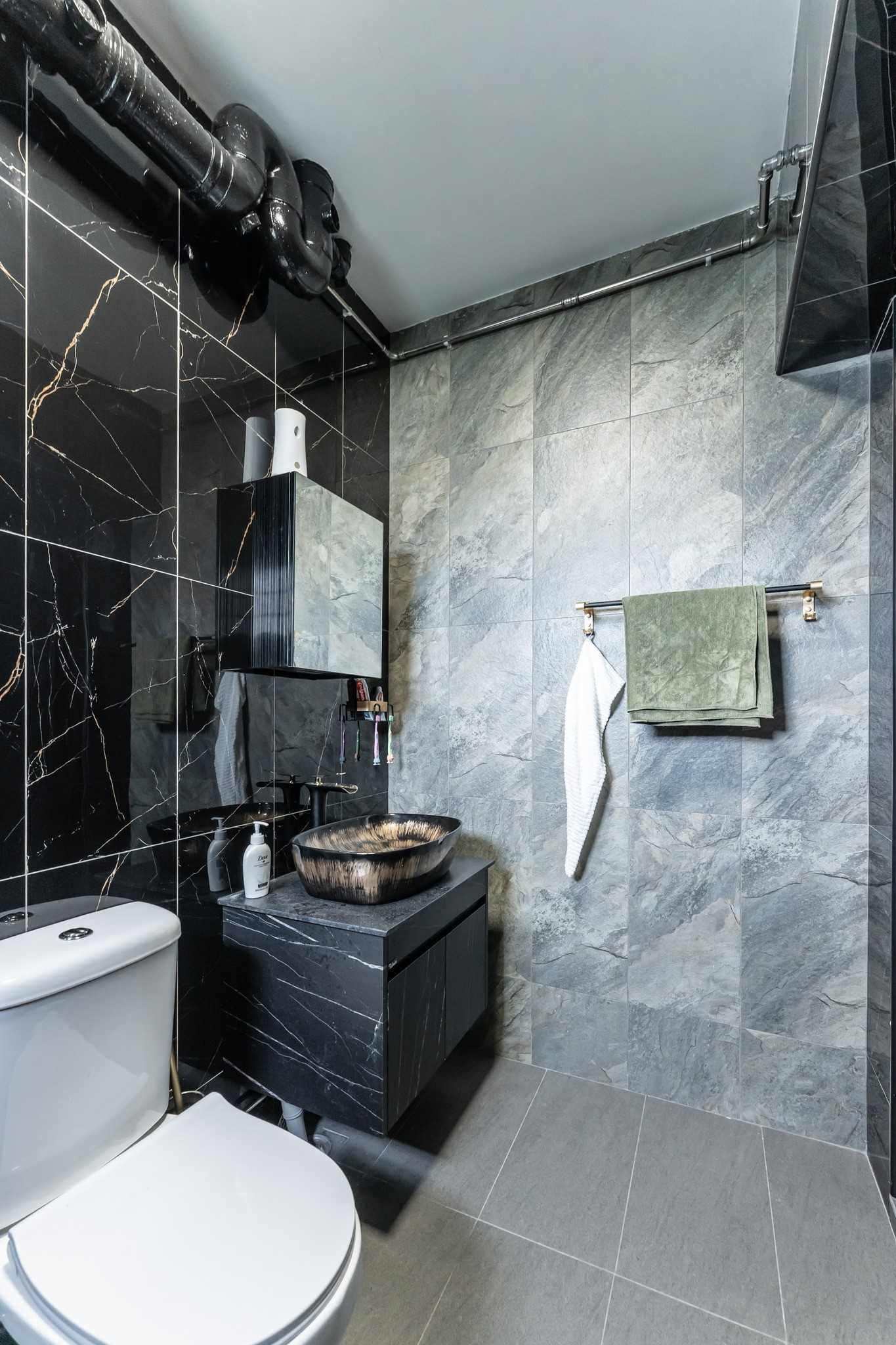 Modern Bathroom with Homogeneous Tiles and Rainshower