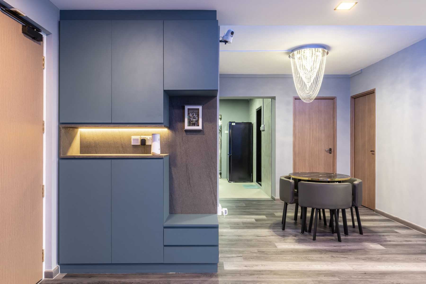 Modern Foyer with Settee and Vinyl Flooring