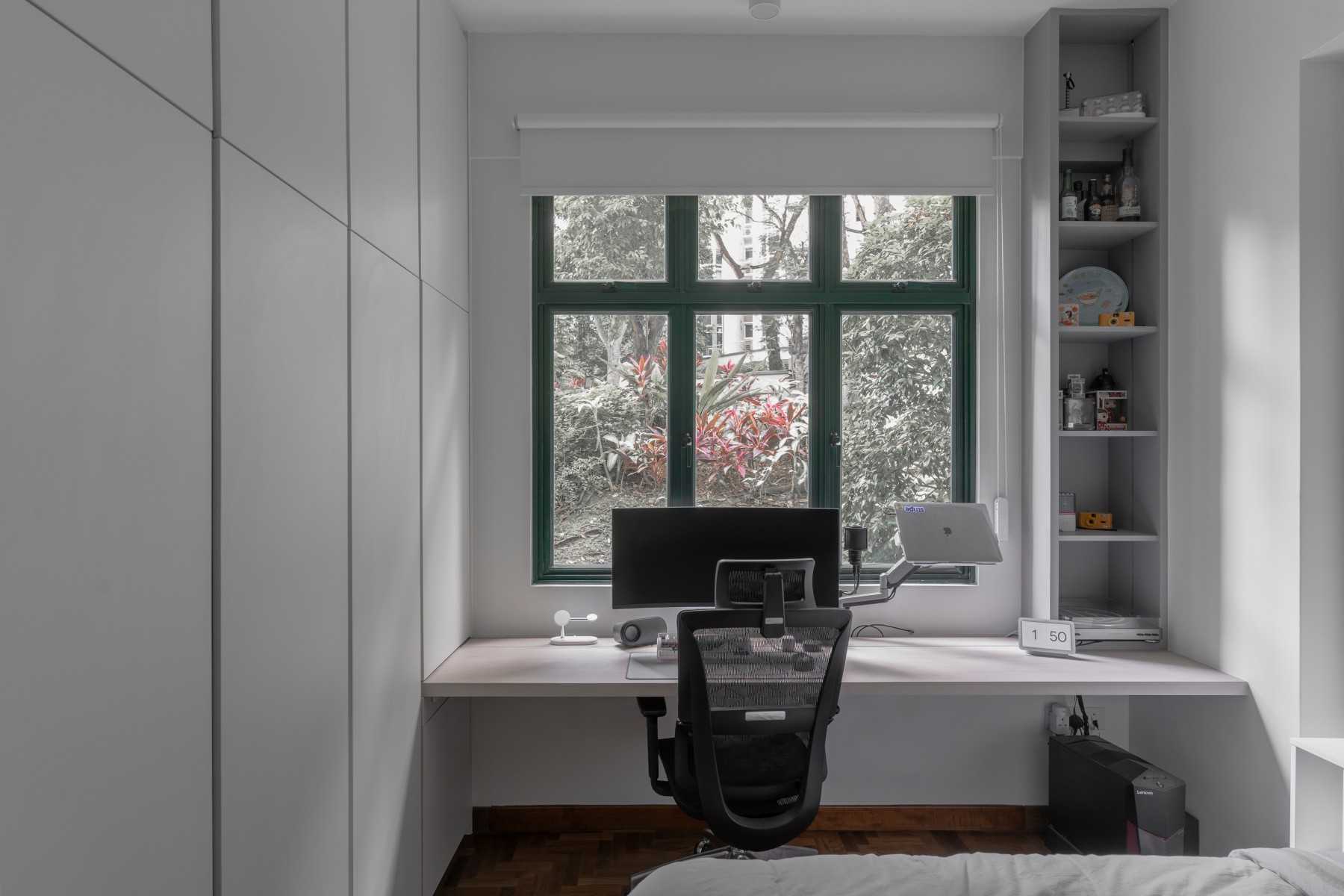 Scandinavian Workstation with Bookshelf and Desk