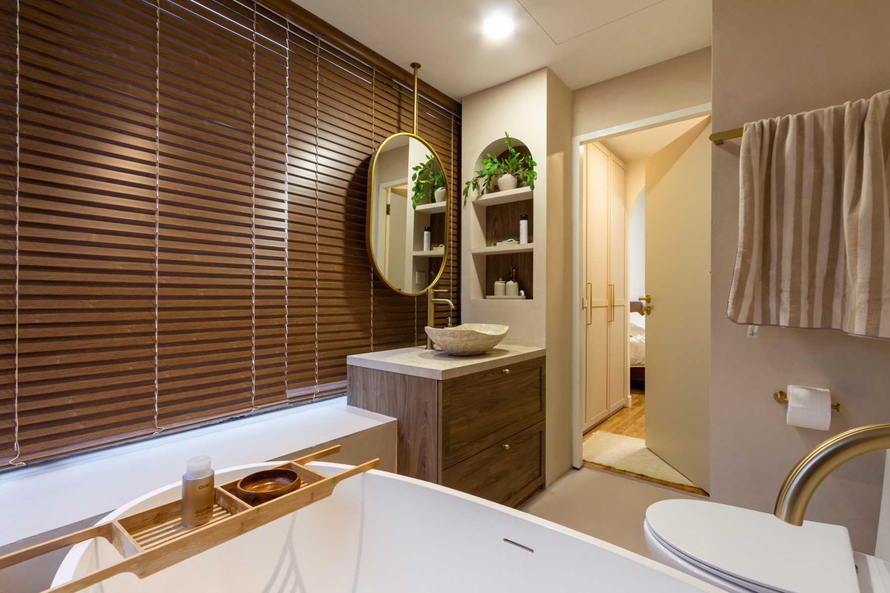 Minimalist Bathroom with Mirror and Bathtub
