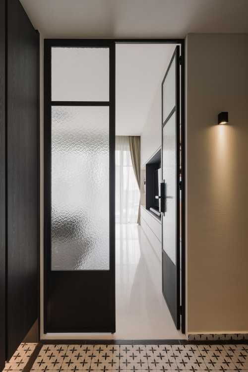 Contemporary Entryway at St. Thomas Suites