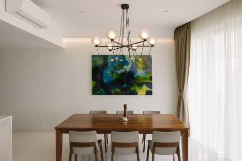 Contemporary Dining Room at St. Thomas Suites