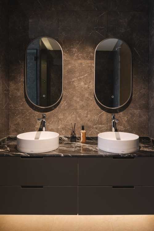 Modern Bathroom at D'Leedon II