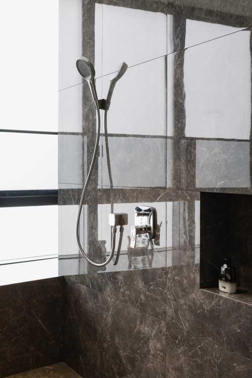 Modern Bathroom at D'Leedon II