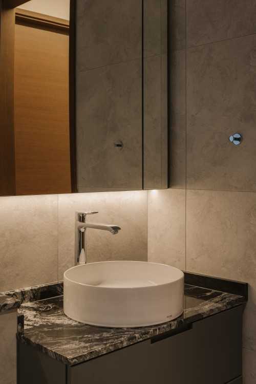 Modern Bathroom at D'Leedon II