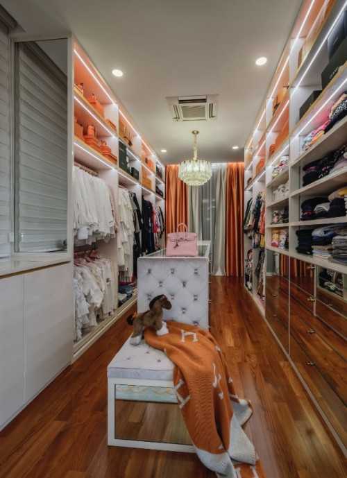 Modern Walk-in Wardrobe at Lucky Heights