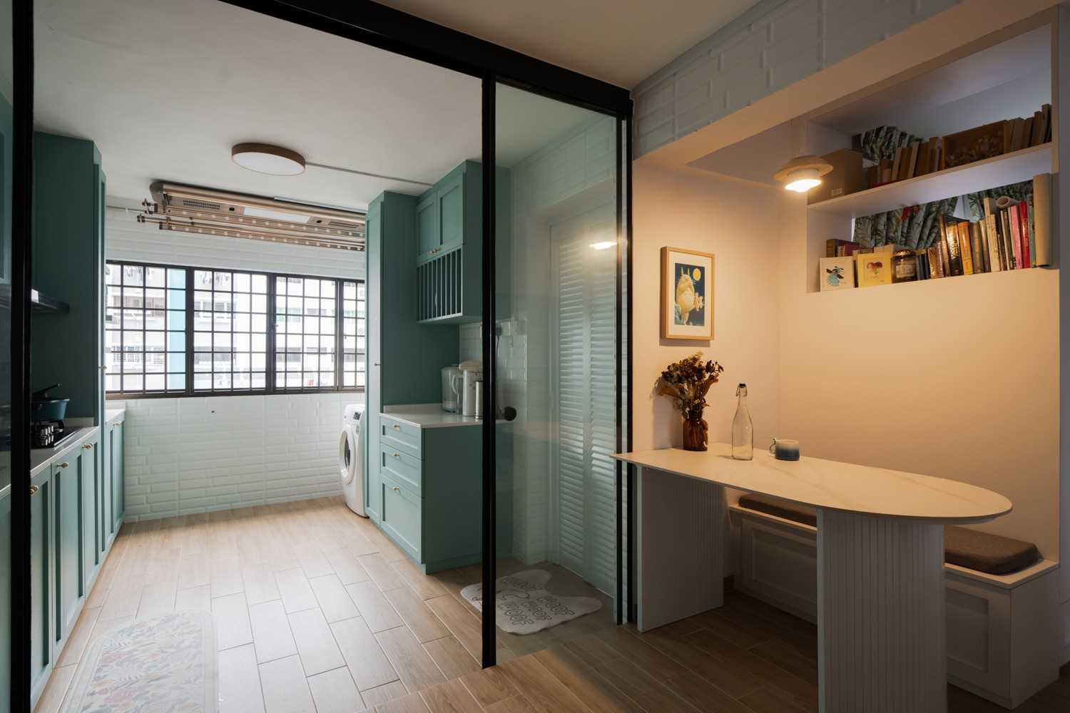 Transitional Kitchen with Vinyl Flooring and Open Kitchen