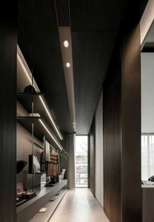 Contemporary Walk-in Wardrobe at Landed @ Cable Road