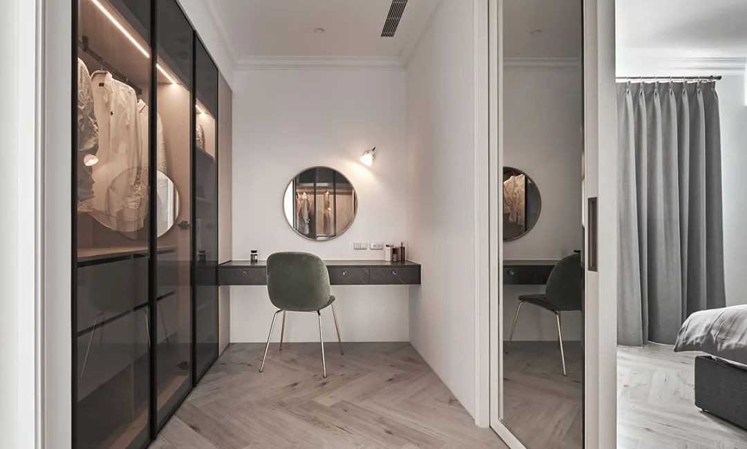 Contemporary Walk-in Wardrobe with Herringbone Tiling and Mirror
