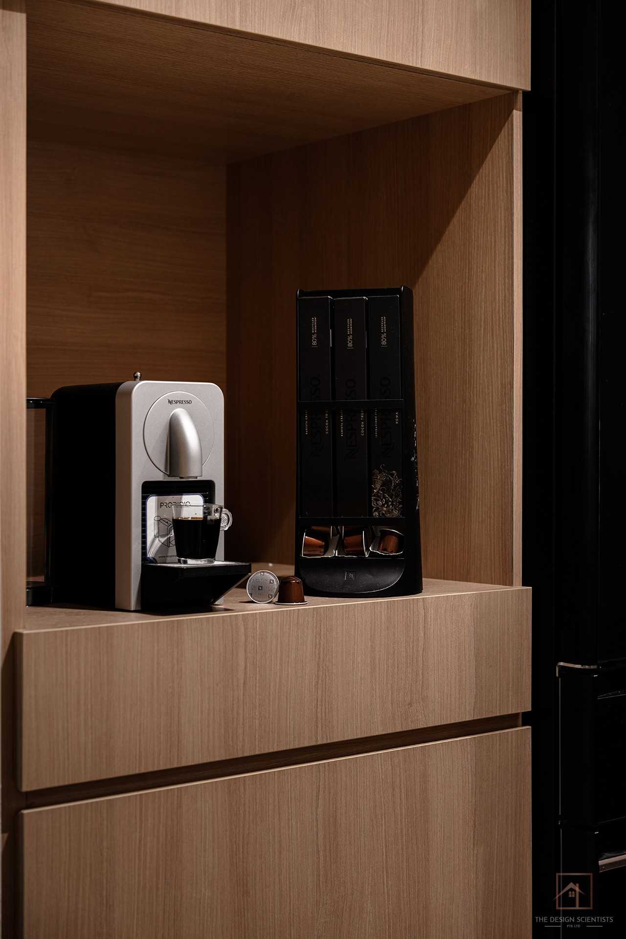 Contemporary Kitchen with Countertop and Breakfast Counter