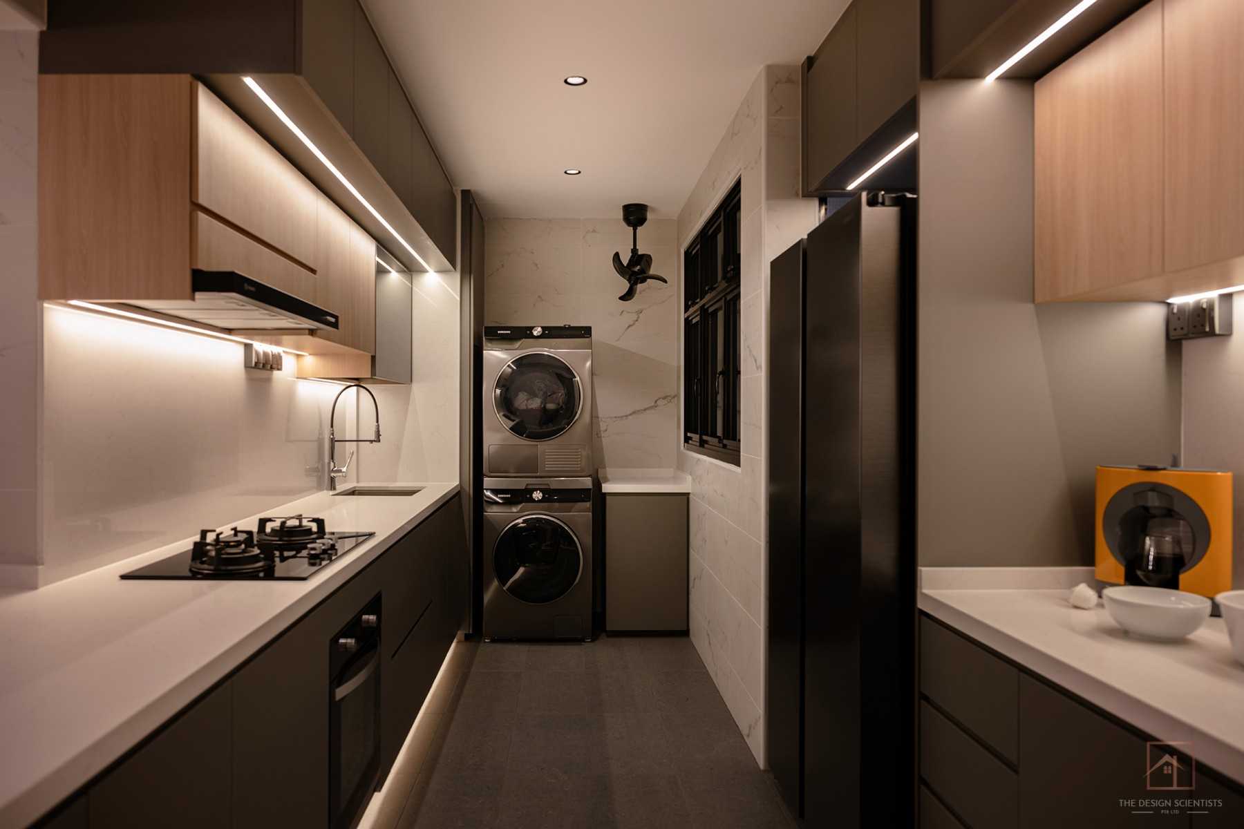 Contemporary Kitchen with Countertop and Kitchen Accessories