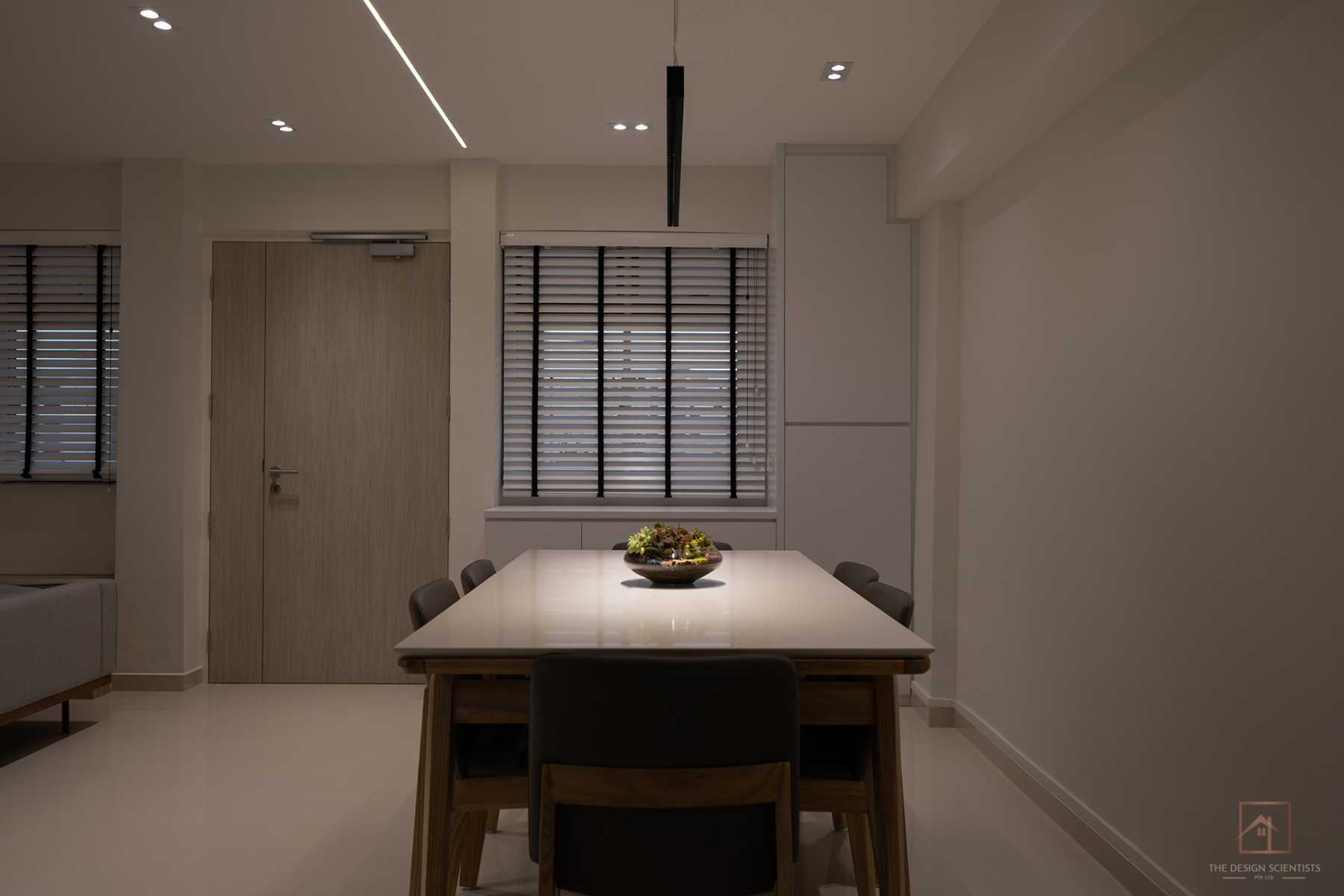 Scandinavian Dining Room with Dining Table and Dining Chairs
