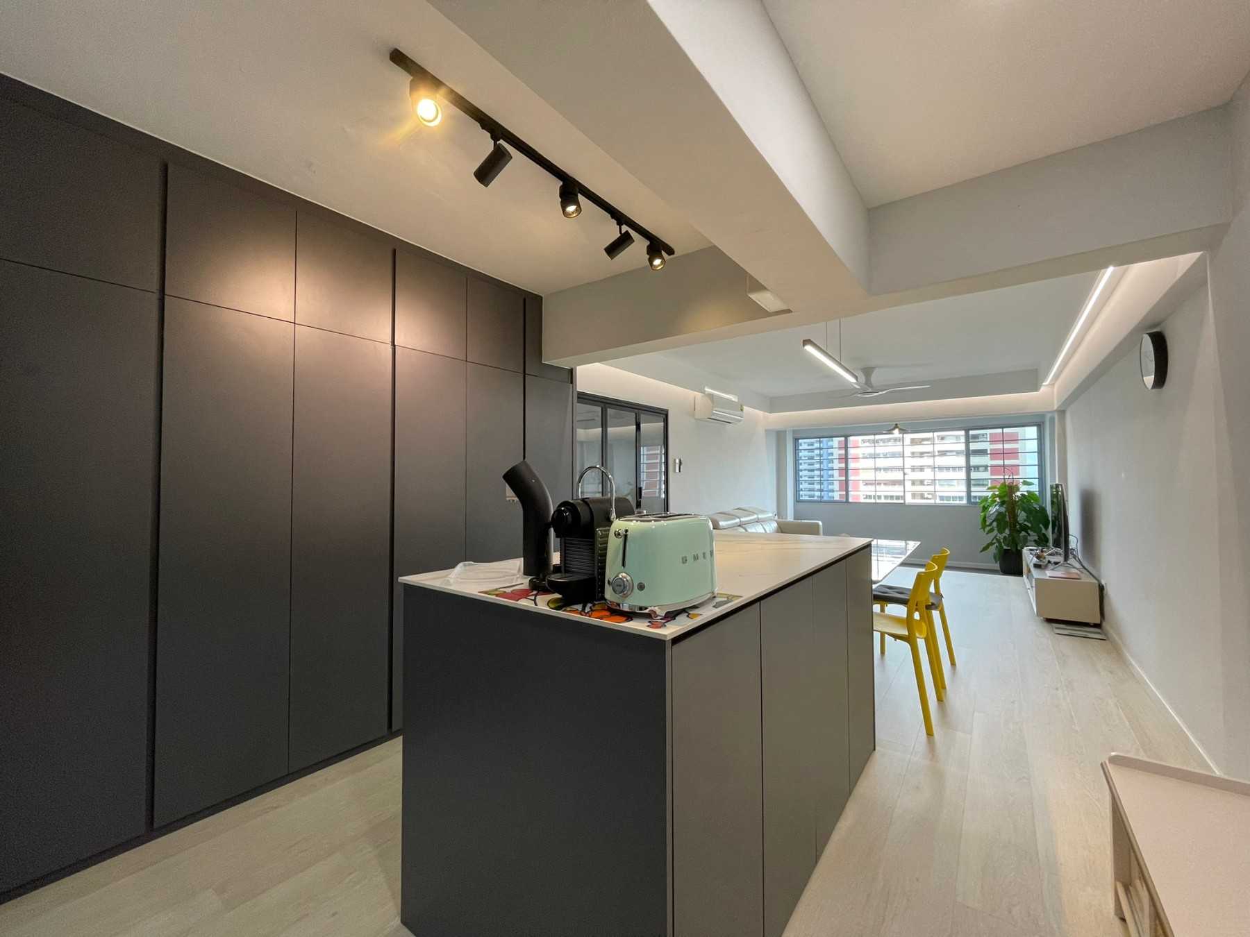 Contemporary Kitchen with Vinyl Flooring and Kitchen Island