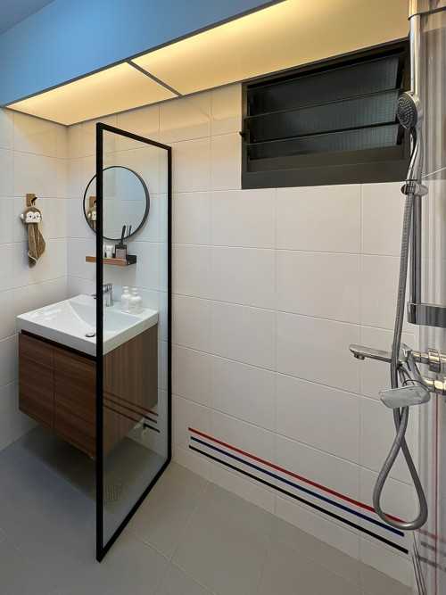 Scandinavian Bathroom at Clementi Peaks