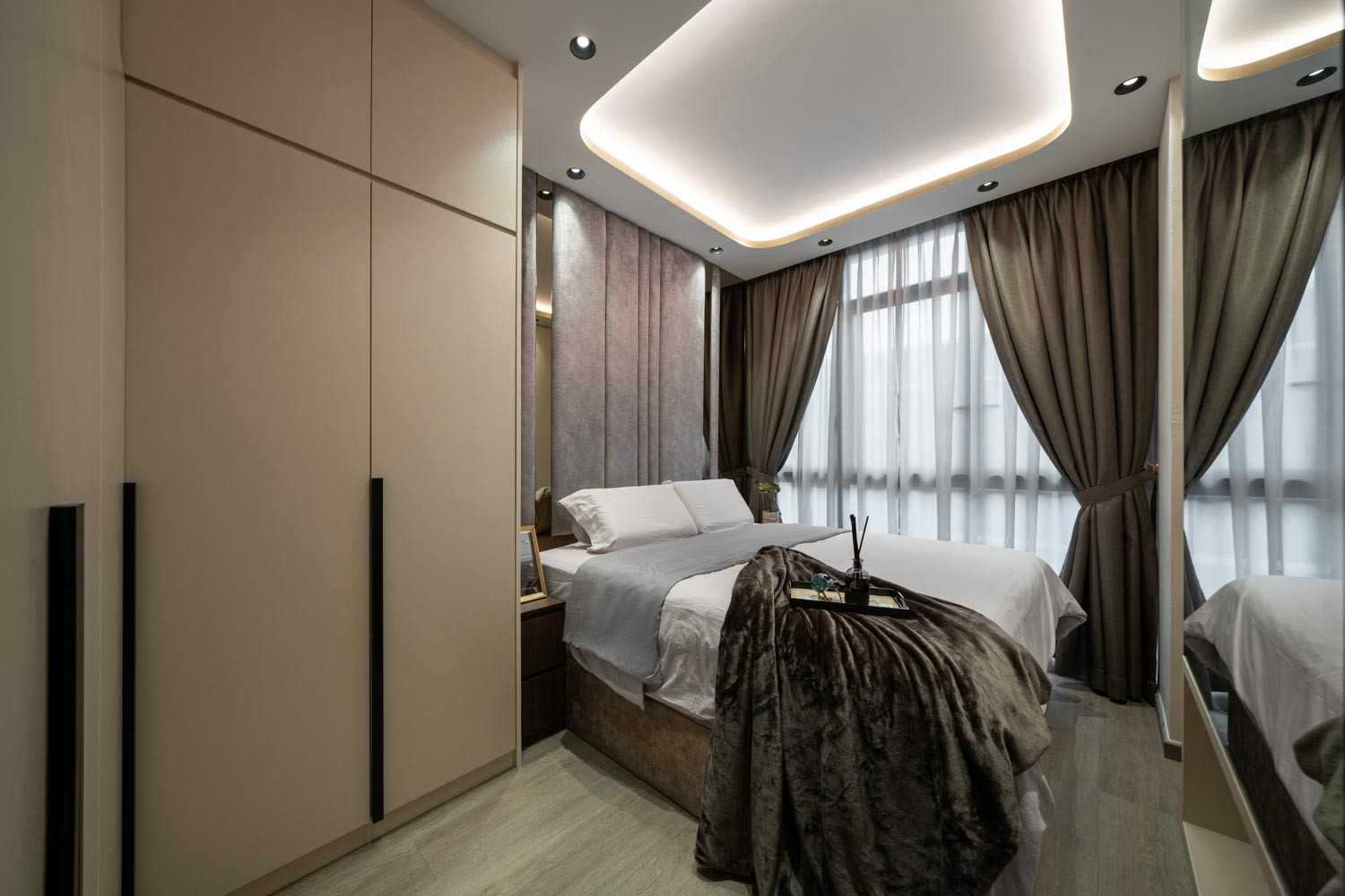 Modern Bedroom with Vinyl Flooring and Wardrobe
