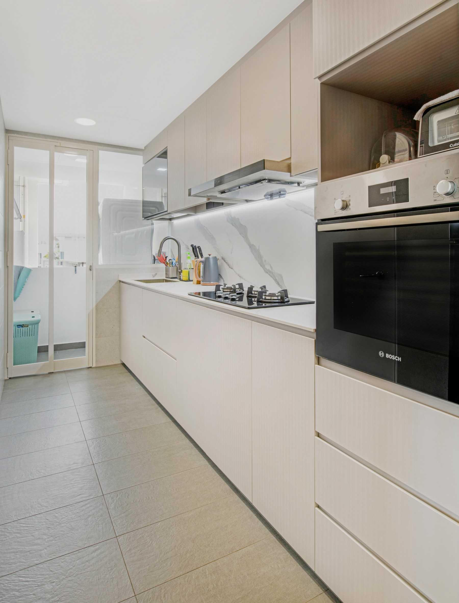 Contemporary Kitchen with Countertop and Homogeneous Tiles