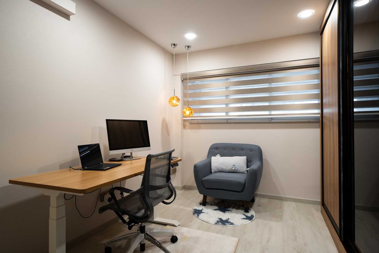 Contemporary Walk-in Wardrobe with Mirror and Wardrobe